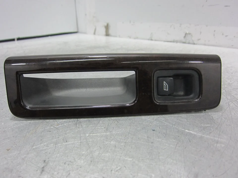 Foto de MANDO ELEVALUNAS TRASERO IZQUIERDO VOLVO V50 FAMILIAR 1.6 Diesel CAT (110 CV / 81 KW) referencia 8679682