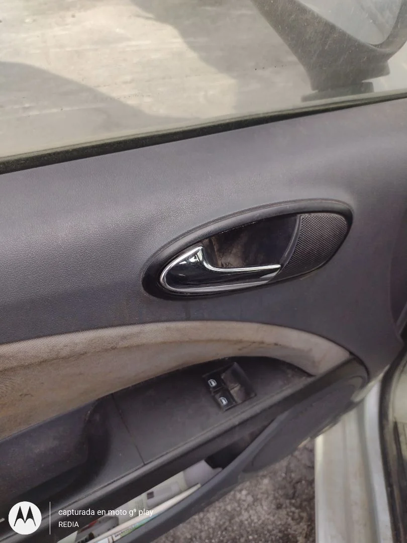 Foto de MANETA INTERIOR DELANTERA IZQUIERDA SEAT LEON (1P1) 1.9 TDI (105 CV / 77 KW) referencia 1P1867171 FKZ