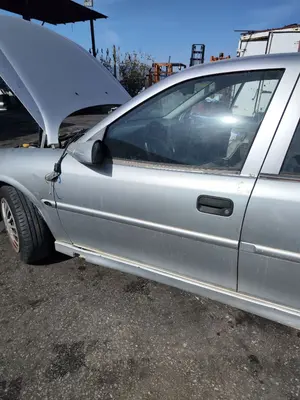 Foto de PUERTA DELANTERA IZQUIERDA OPEL VECTRA B BERLINA 2.0 DTI (101 CV / 74 KW) referencia 9153649