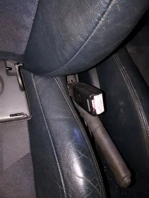 Foto de ENGANCHE CINTURON DELANTERO DERECHO RENAULT CLIO II FASE I (B/CB0) 1.4 16V (98 CV / 72 KW)