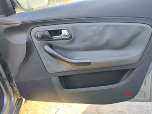 Foto de GUARNECIDO PUERTA DELANTERA DERECHA SEAT CORDOBA BERLINA (6L2) 1.4 16V (75 CV / 55 KW) referencia 6L4867012AKFKZ foto 2