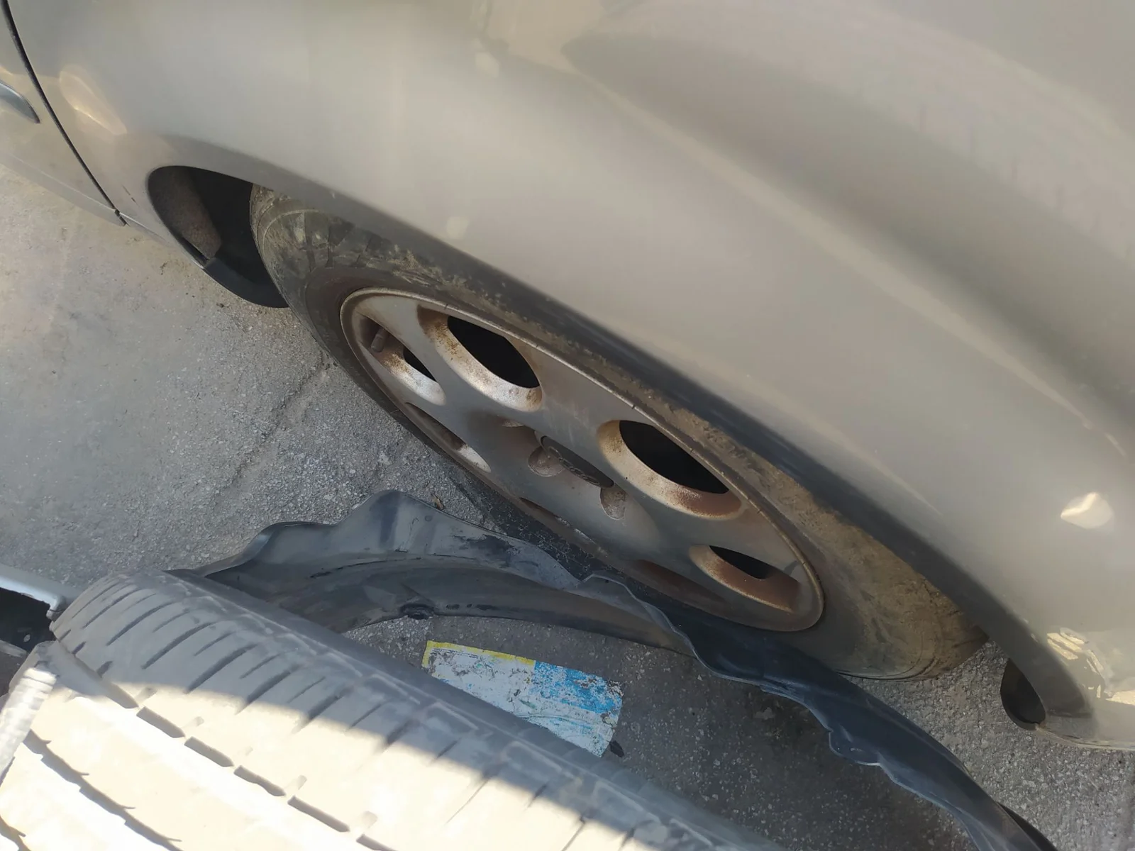 Foto de PASO RUEDA TRASERO IZQUIERDO AUDI A4 AVANT (8E) 1.9 TDI (131 CV / 96 KW) referencia 8E0810171E