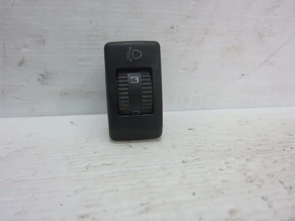 Foto de INTERRUPTOR VOLKSWAGEN GOLF II (191/193) 1.6 Diesel (CR. JK. JP) (54 CV / 40 KW) referencia 58B31G56B