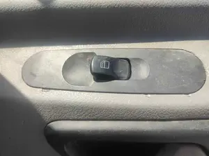 Foto de MANDO ELEVALUNAS DELANTERO DERECHO MERCEDES-BENZ SPRINTER II FURGÓN 2.1 CDI CAT (129 CV / 95 KW)