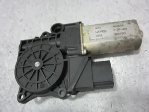 Foto de MOTOR ELEVALUNAS DELANTERO DERECHO BMW SERIE 3 BERLINA (E90) 2.0 16V Diesel (163 CV / 120 KW) referencia 71001603 foto 2
