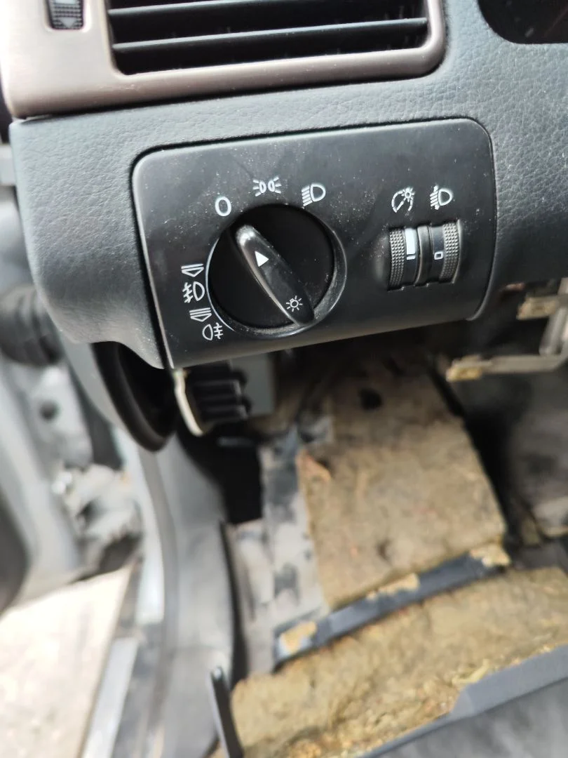 Foto de MANDO LUCES AUDI A6 BERLINA (4B2) 2.5 V6 24V TDI (150 CV / 110 KW)