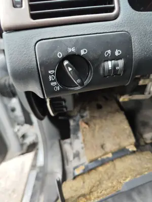 Foto de MANDO LUCES AUDI A6 BERLINA (4B2) 2.5 V6 24V TDI (150 CV / 110 KW)