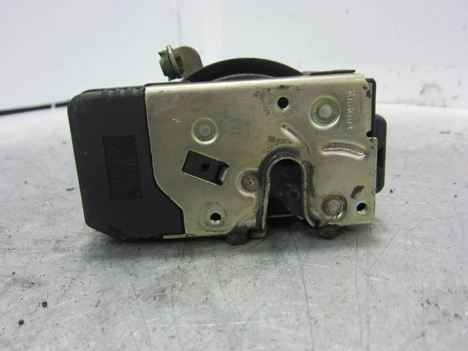 Foto de CERRADURA PUERTA LATERAL DERECHA OPEL ASTRA G BERLINA 1.6 (75 CV / 55 KW) referencia 90561154