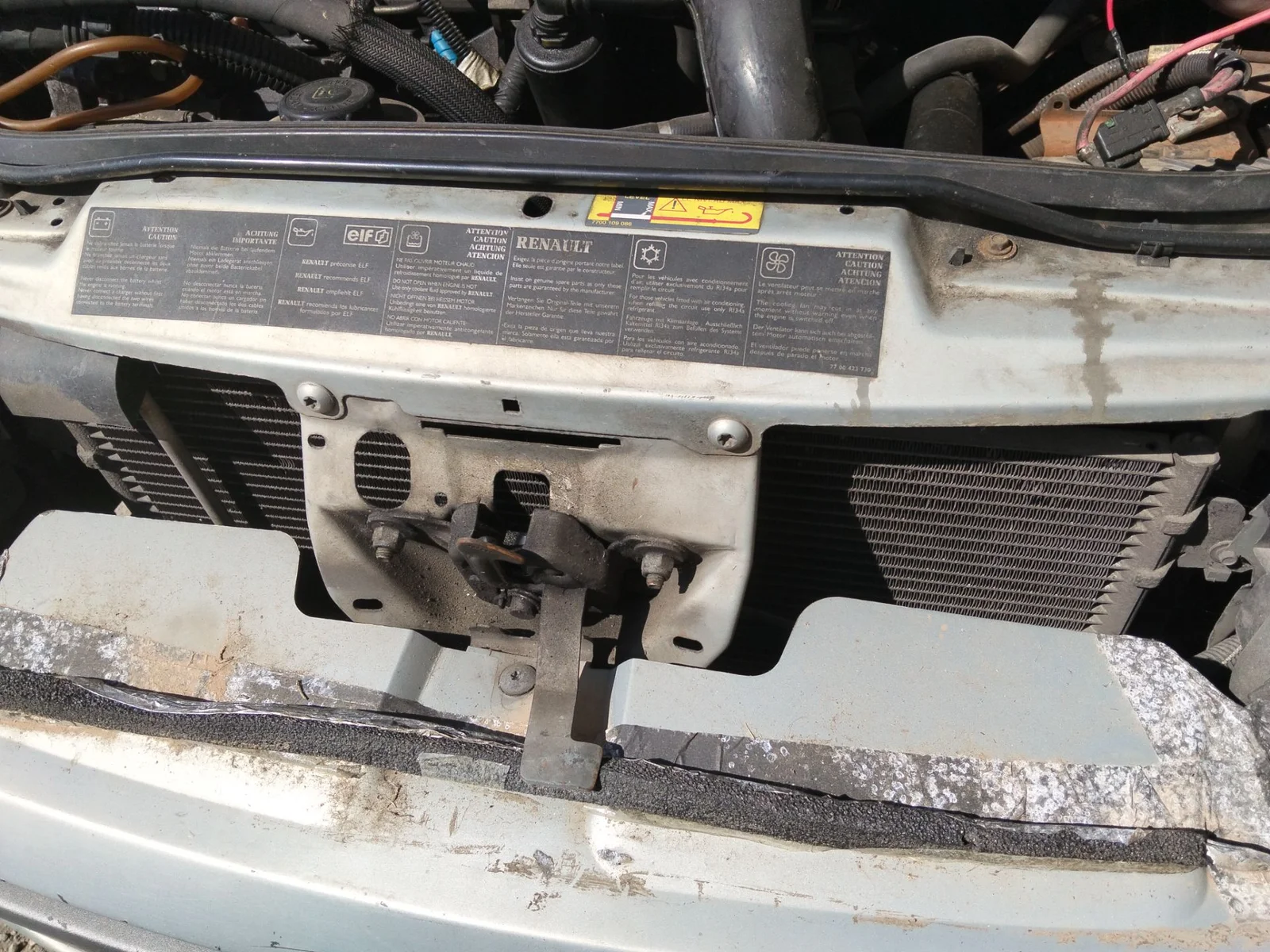 Foto de CONDENSADOR / RADIADOR AIRE ACONDICIONADO RENAULT SCENIC I (JA...) 1.9 dCi Diesel CAT (102 CV / 75 KW) referencia 7700434383