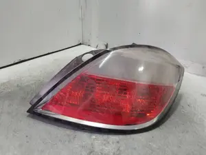 Foto de PILOTO TRASERO DERECHO OPEL ASTRA H BERLINA 1.6 16V (105 CV / 77 KW)