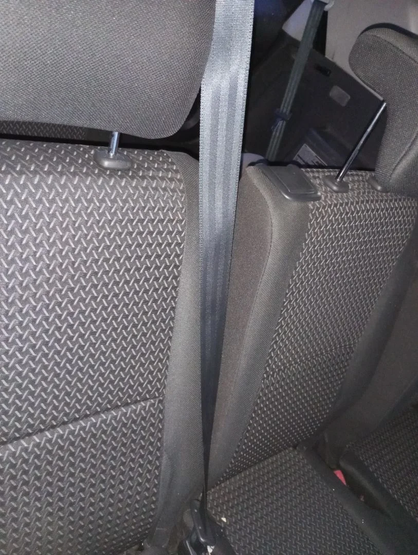 Foto de CINTURON SEGURIDAD TRASERO CENTRAL TOYOTA COROLLA VERSO (R1) 2.2 Turbodiesel CAT (136 CV / 100 KW)