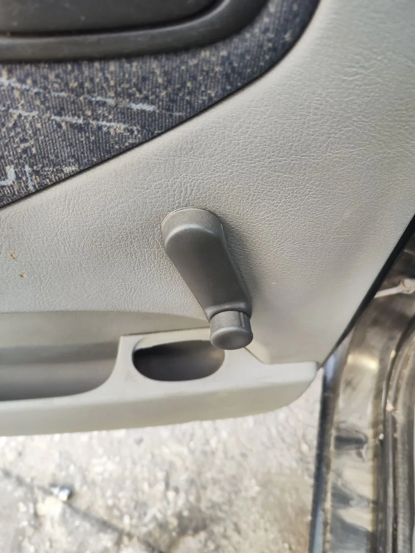 Foto de MANETA ELEVALUNAS TRASERA IZQUIERDA RENAULT SCENIC I (JA...) 1.4 CAT (95 CV / 70 KW)