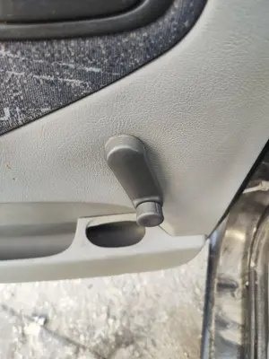 Foto de MANETA ELEVALUNAS TRASERA IZQUIERDA RENAULT SCENIC I (JA...) 1.4 CAT (95 CV / 70 KW)