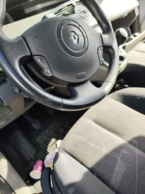 Foto de VOLANTE RENAULT SCENIC II (JM) 1.5 dCi Diesel (106 CV / 78 KW) foto 2