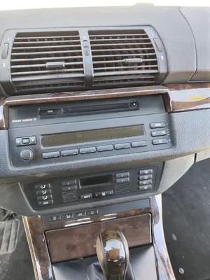 Foto de SISTEMA AUDIO / RADIO CD BMW SERIE X5 (E53) 3.0 Turbodiesel CAT (218 CV / 160 KW) foto 2