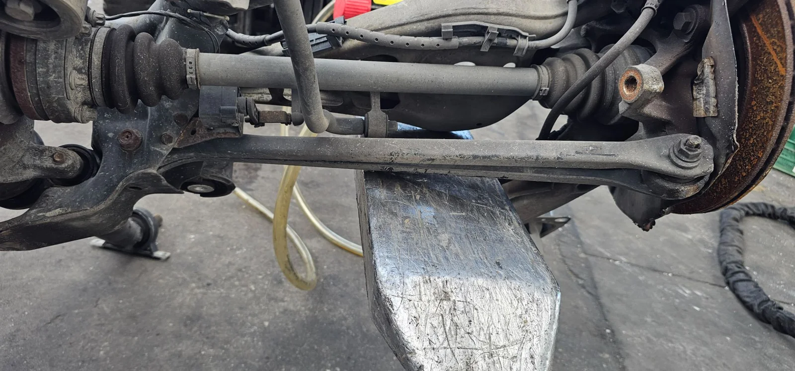Foto de BRAZO SUSPENSION INFERIOR TRASERO IZQUIERDO BMW SERIE Z4 ROADSTER (E89) 2.0 TwinTurbo (245 CV / 180 KW)