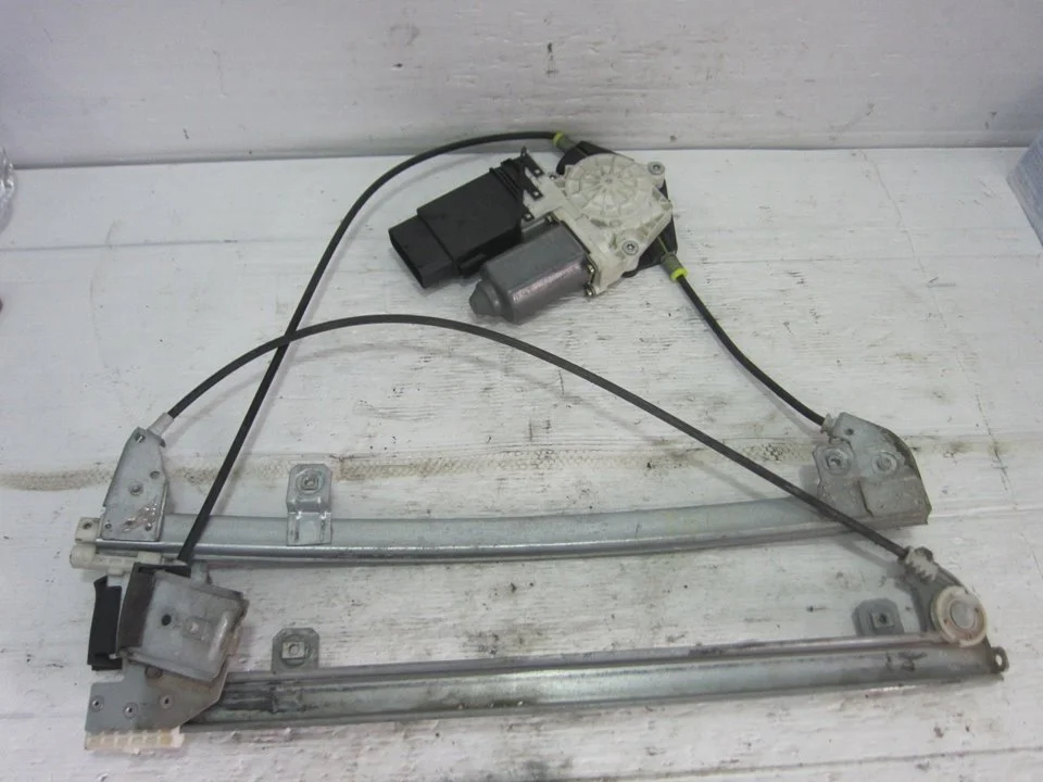 Foto de ELEVALUNAS DELANTERO DERECHO VOLKSWAGEN GOLF IV BERLINA (1J1)(10.1997) 1.6 16V (105 CV / 77 KW) referencia 9776105415301