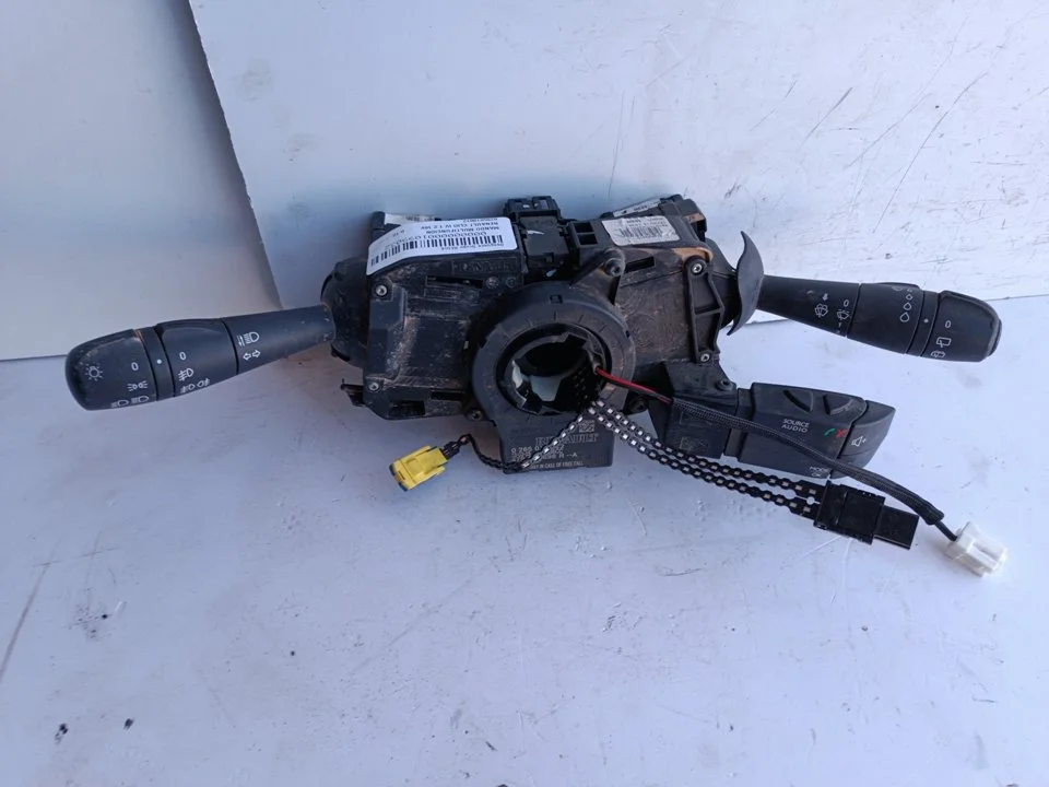 Foto de MANDO MULTIFUNCION RENAULT CLIO IV referencia 0265019012