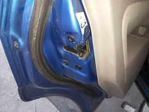 Foto de CERRADURA PUERTA TRASERA IZQUIERDA FORD FIESTA (CBK) 1.25 16V CAT (69 CV / 51 KW) referencia 1372483