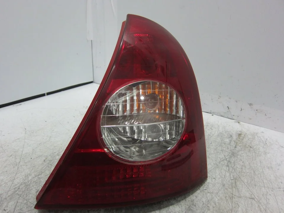 Foto de PILOTO TRASERO DERECHO RENAULT CLIO II FASE I (B/CB0) 1.2 (58 CV / 43 KW) referencia 085511941R