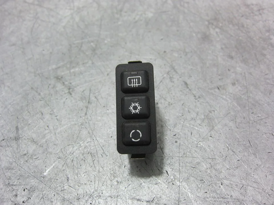 Foto de MANDO CLIMATIZADOR BMW SERIE 3 COMPACTO (E36) 1.9 CAT (105 CV / 77 KW) referencia 8371020