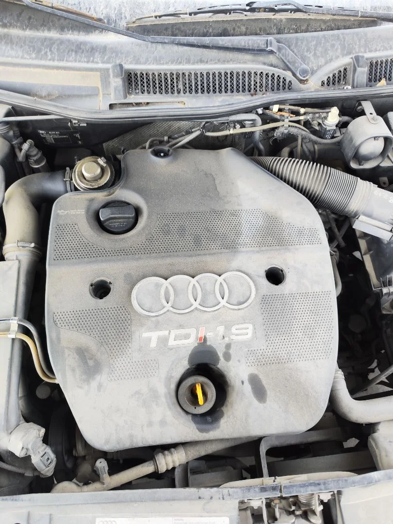 Foto de TAPA MOTOR AUDI A3 (8L) 1.9 TDI (110 CV / 81 KW)
