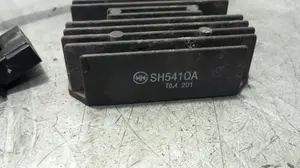 Foto de REGULADOR DE CORRIENTE HONDA CBR 125R 125 cm3 - 10 kW G-CAT (14 CV / 10 KW) referencia SH541QA foto 3