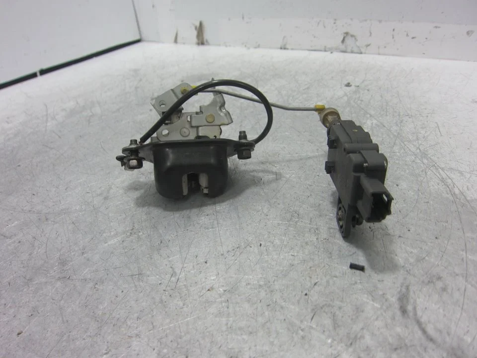 Foto de CERRADURA MALETERO / PORTON NISSAN ALMERA TINO (V10M) 1.8 16V CAT (114 CV / 84 KW) referencia 905024U100