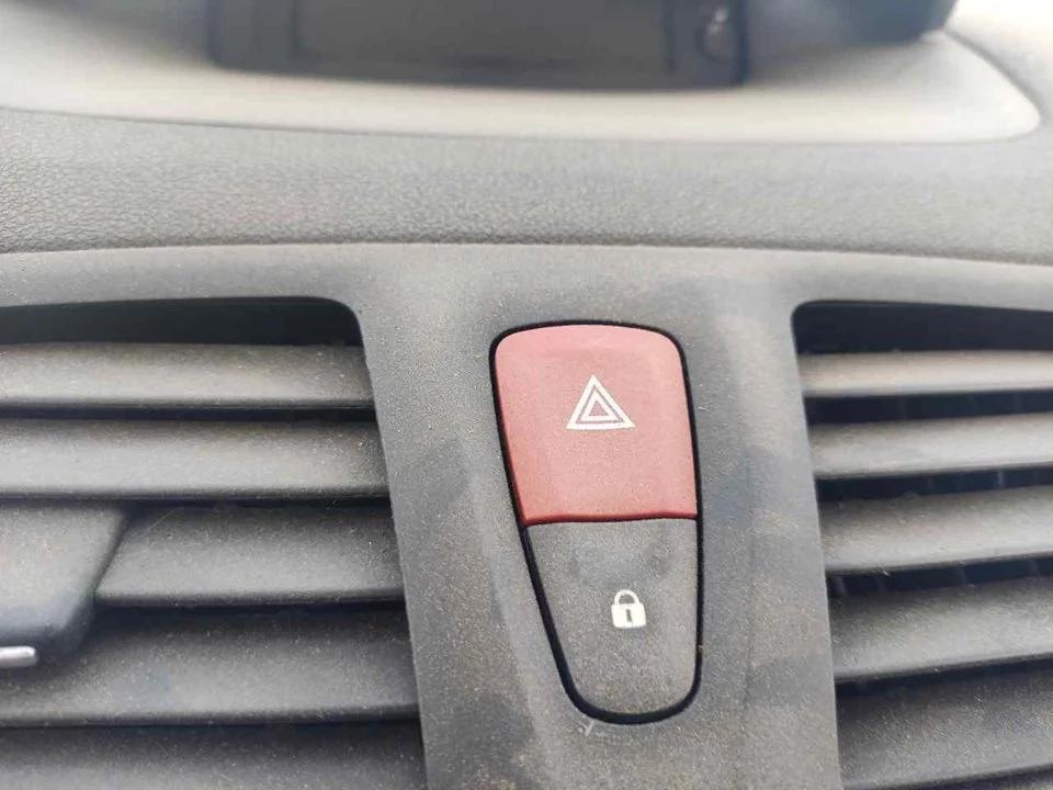 Foto de WARNING RENAULT MEGANE III SPORT TOURER 1.6 16V (110 CV / 81 KW) referencia 8200214896A
