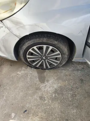 Foto de LLANTA PEUGEOT 207 1.6 16V HDi (90 CV / 66 KW) referencia 5401P4