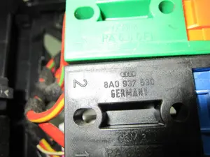 Foto de CAJA RELES / FUSIBLES AUDI A5 CABRIOLET (8F7) 2.7 V6 24V TDI (190 CV / 140 KW) referencia 8A0937530 foto 3