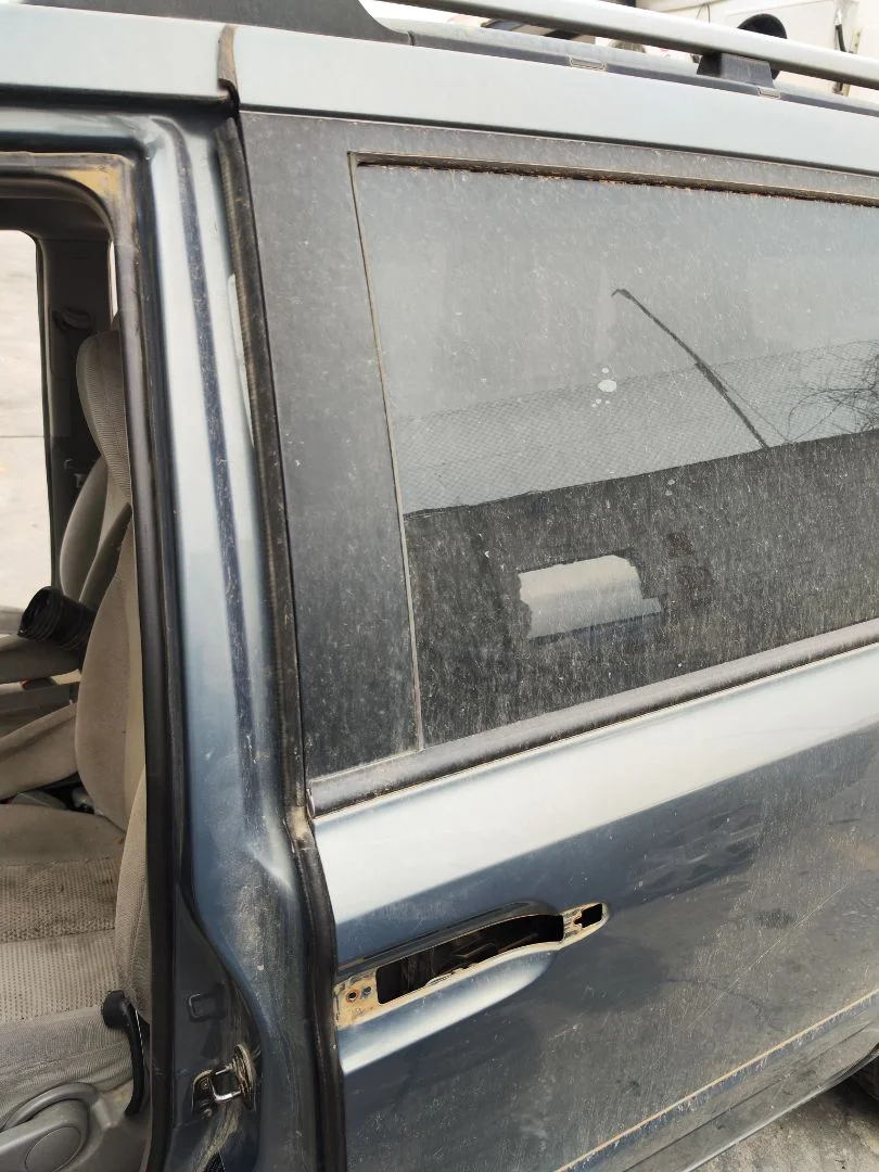 Foto de GOMAS CONTORNO PUERTA KIA CARNIVAL 2.9 CRDi CAT (185 CV / 136 KW)