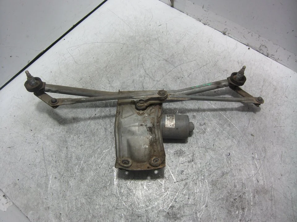 Foto de MOTOR LIMPIA DELANTERO FORD FIESTA BERLINA (DX) 1.3 CAT (60 CV / 44 KW) referencia 96FB17B571