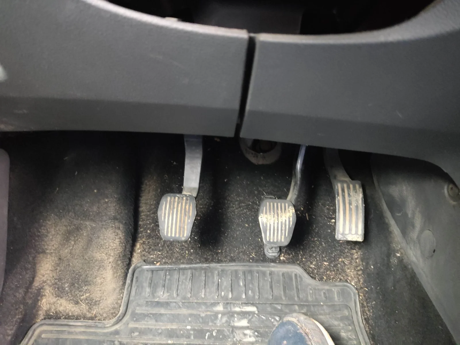 Foto de PEDAL FRENO FORD FOCUS BERLINA (CAP) 1.8 Flexifuel CAT (125 CV / 92 KW)