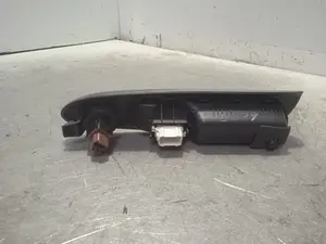 Foto de MANDO ELEVALUNAS DELANTERO DERECHO RENAULT CLIO II FASE II (B/CB0) 1.2 16V (75 CV / 55 KW) referencia 8200084005 foto 4
