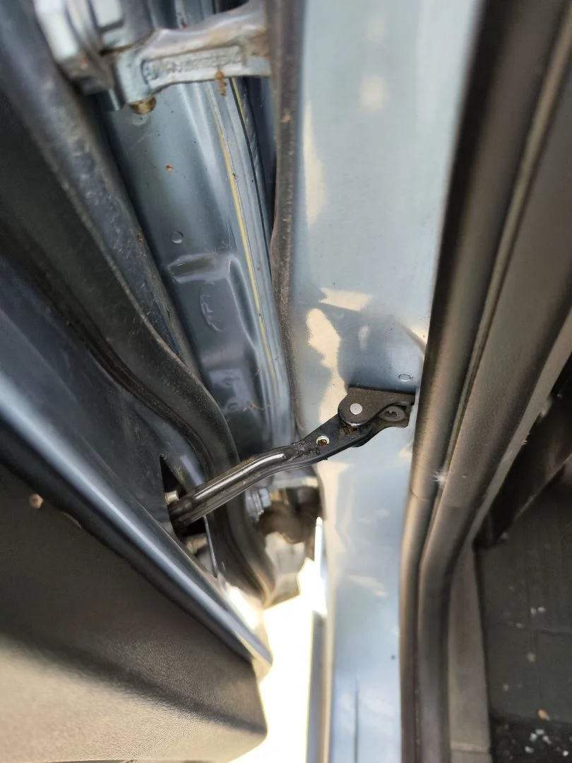 Foto de RETENEDOR PUERTA FORD FOCUS BERLINA (CAP) 1.8 TDCi Turbodiesel CAT (116 CV / 85 KW)