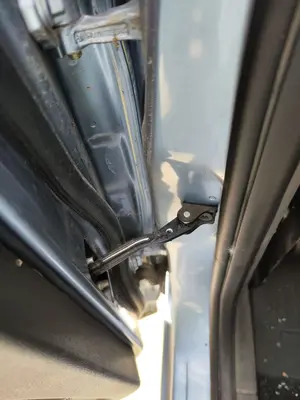 Foto de RETENEDOR PUERTA FORD FOCUS BERLINA (CAP) 1.8 TDCi Turbodiesel CAT (116 CV / 85 KW)