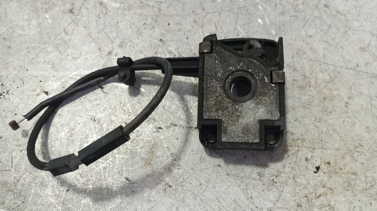 Foto de CERRADURA CAPO BMW SERIE 6 COUPE (E63) 4.4 V8 32V CAT (333 CV / 245 KW)