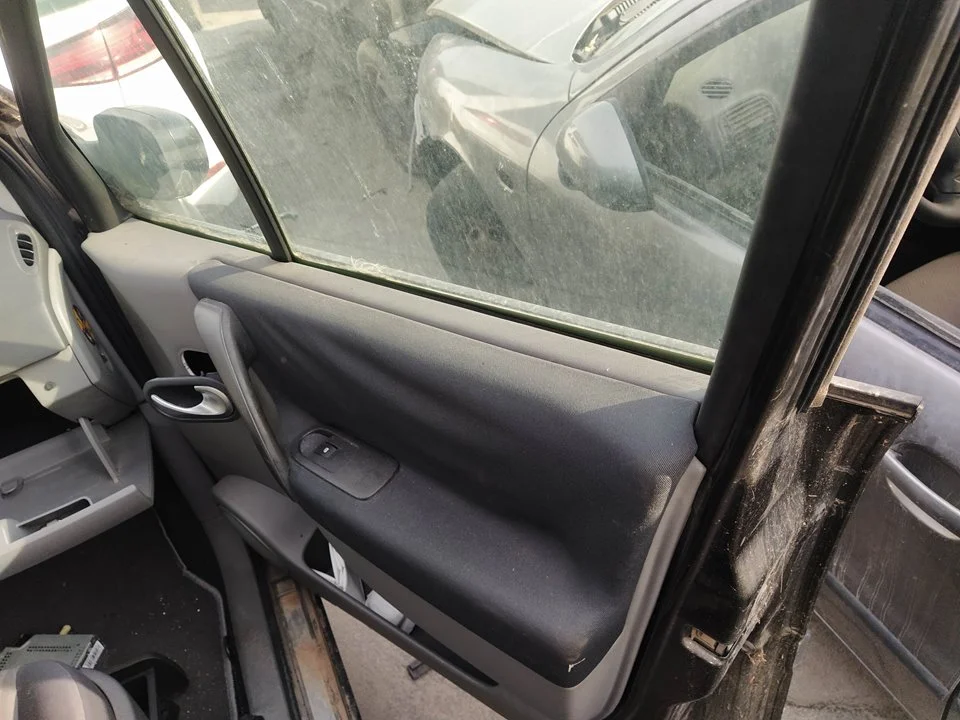 Foto de ELEVALUNAS DELANTERO DERECHO RENAULT SCENIC II 1.6 16V (113 CV / 83 KW) referencia 8200646840