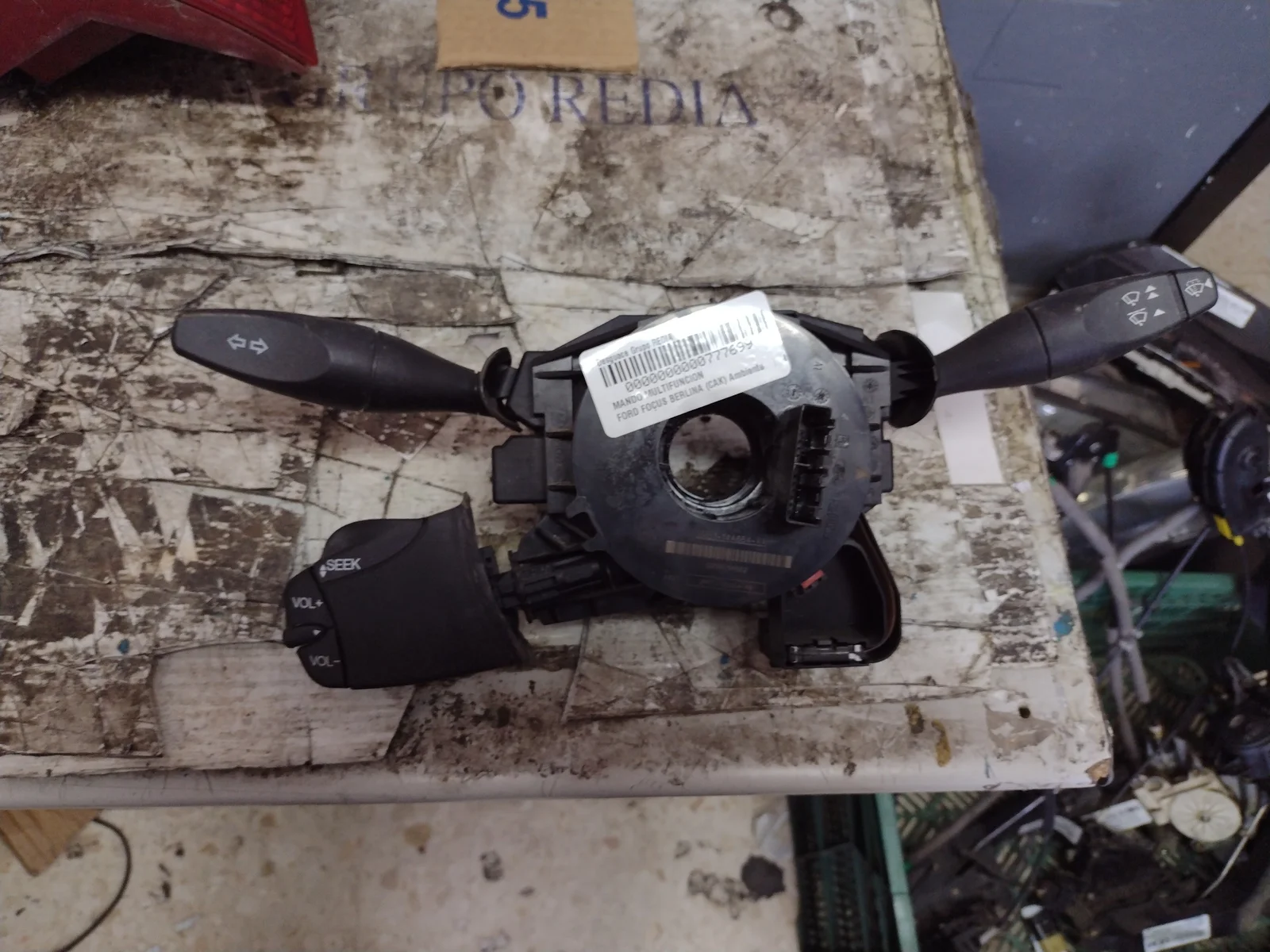 Foto de MANDO MULTIFUNCION FORD FOCUS BERLINA (CAK) 1.8 TDCi CAT (101 CV / 74 KW) referencia 2M5114A664AA