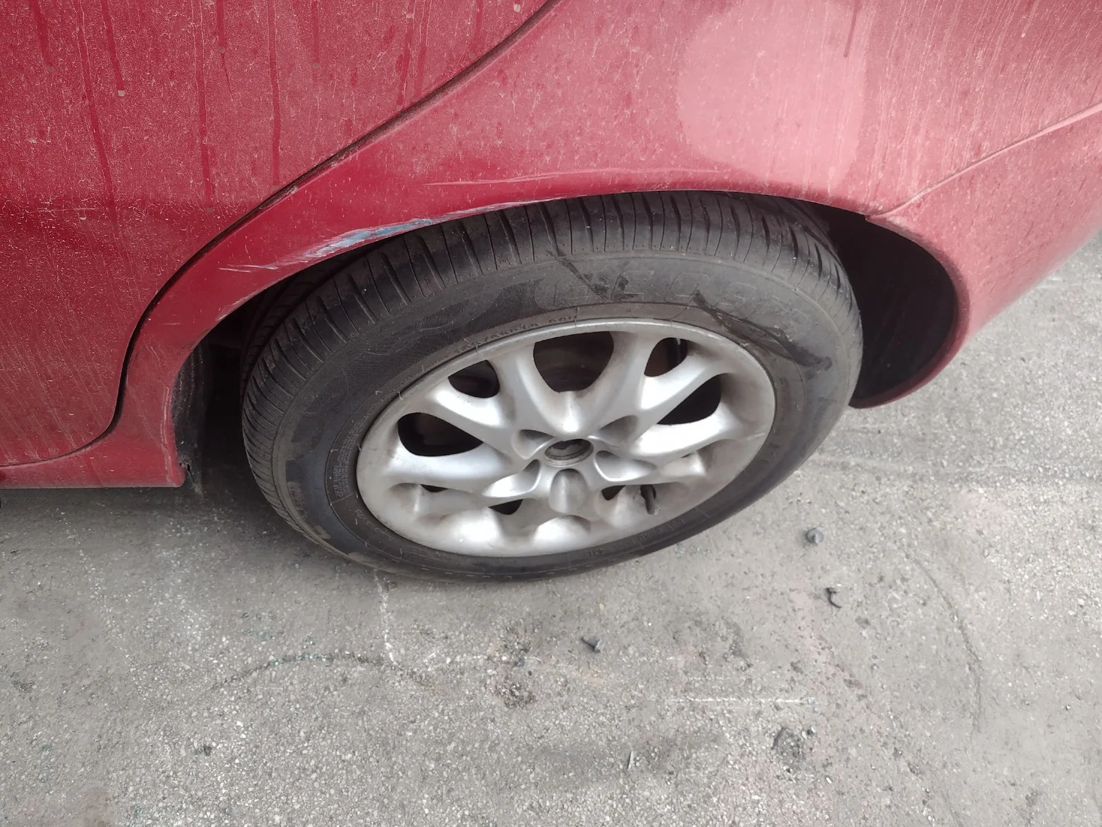 Foto de PASO RUEDA TRASERO IZQUIERDO ALFA ROMEO 147 (190) 1.6 16V CAT (105 CV / 77 KW)
