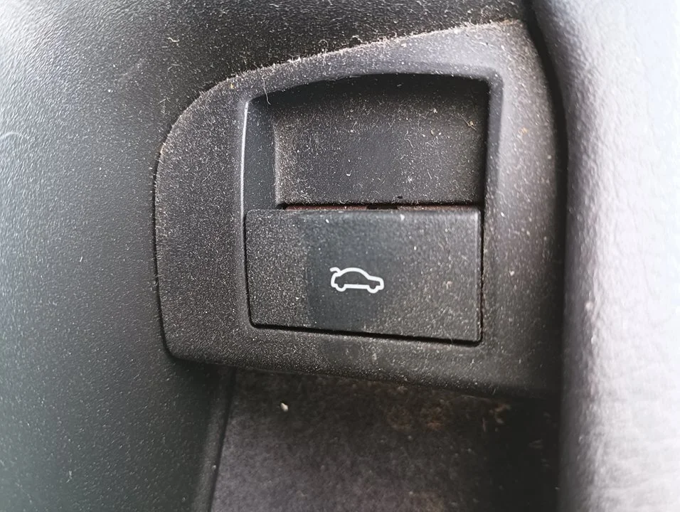 Foto de INTERRUPTOR AUDI A6 BERLINA (4F2) 4.2 V8 40V (335 CV / 246 KW)