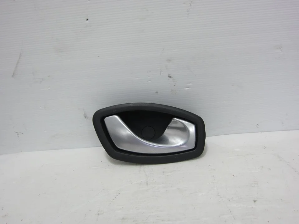 Foto de MANETA INTERIOR DELANTERA IZQUIERDA RENAULT LAGUNA III BERLINA 2.0 dCi Diesel CAT (131 CV / 96 KW) referencia 806700005R