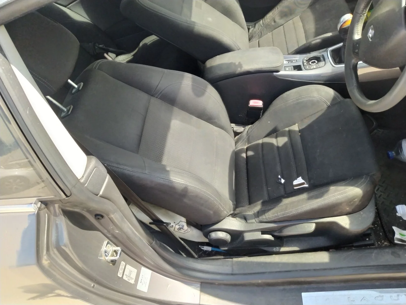 Foto de ASIENTO DELANTERO DERECHO RENAULT LAGUNA III COUPE 2.0 dCi Diesel FAP (150 CV / 110 KW)