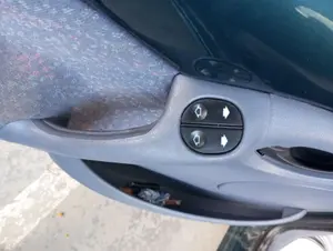 Foto de MANDO ELEVALUNAS DELANTERO IZQUIERDO FORD KA (CCQ) 1.3 CAT (50 CV / 37 KW)