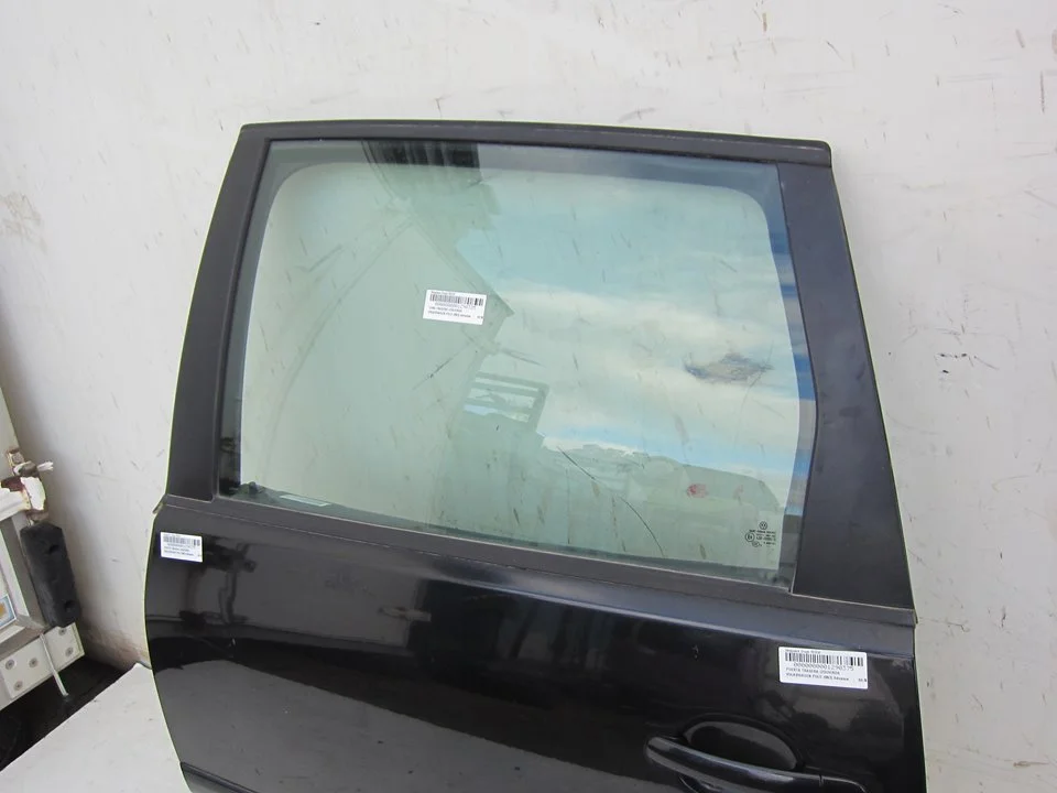 Foto de LUNA TRASERA IZQUIERDA VOLKSWAGEN POLO IV (9N3) 1.4 FSI (86 CV / 63 KW) referencia 43R00015