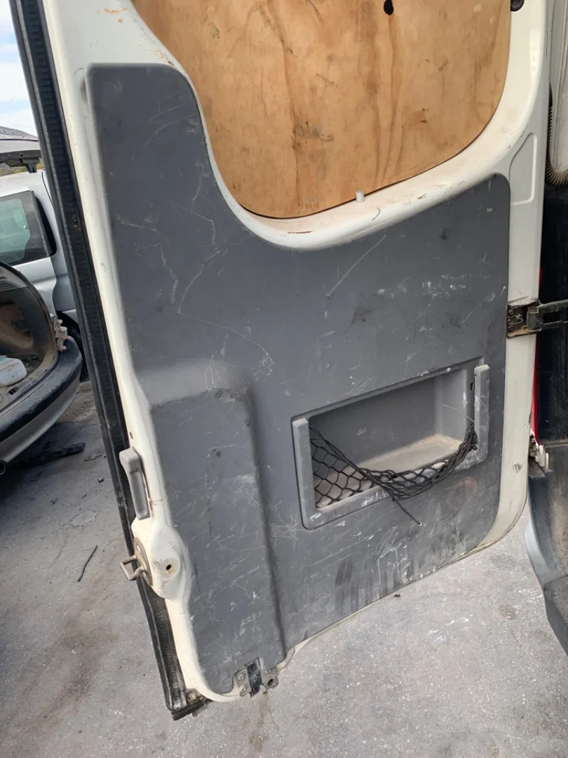 Foto de GUARNECIDO PUERTA TRASERA IZQUIERDA VOLKSWAGEN CRAFTER FURGÓN (2E) 2.5 TDI DPF (109 CV / 80 KW)