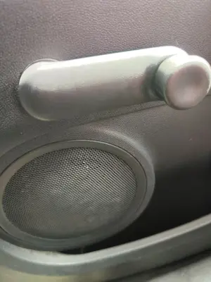 Foto de MANETA ELEVALUNAS TRASERA IZQUIERDA RENAULT CLIO III 1.2 16V (75 CV / 55 KW)