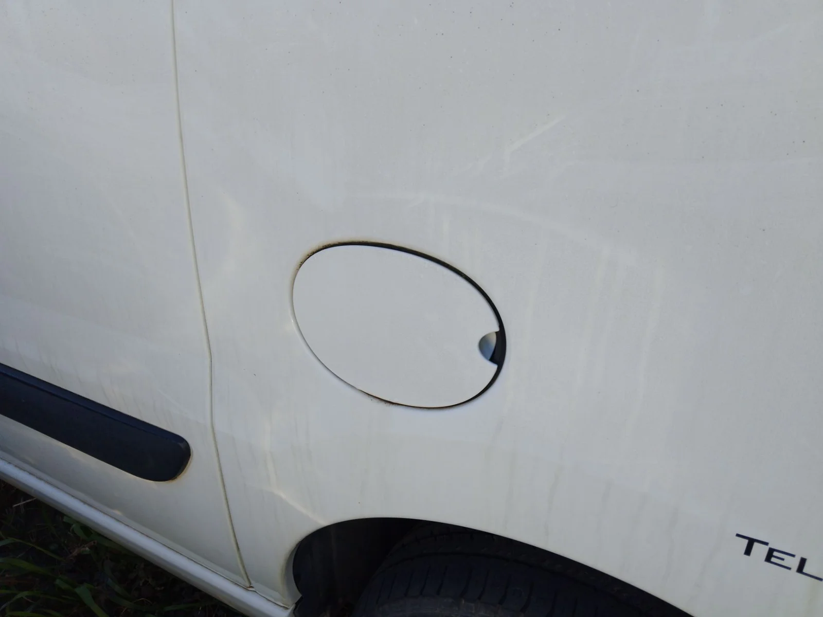 Foto de TAPA EXTERIOR COMBUSTIBLE CITROEN JUMPY 1.6 16V HDi (90 CV / 66 KW)