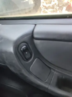 Foto de MANDO ELEVALUNAS DELANTERO DERECHO OPEL ZAFIRA A 1.6 16V (101 CV / 74 KW)